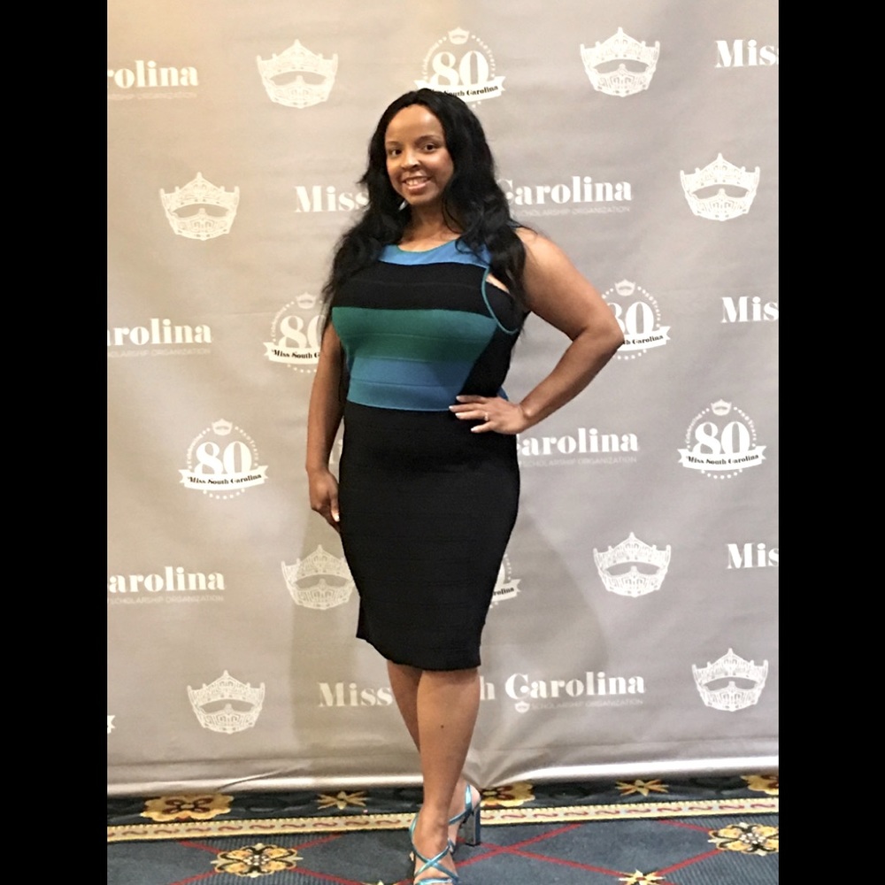 Super cute fitted pencil dress by Calvin Klein